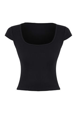 Siyah Fitted Kare Yaka K?sa Kollu Crop Fitilli Esnek Orme Bluz TWOSS26BZ00155