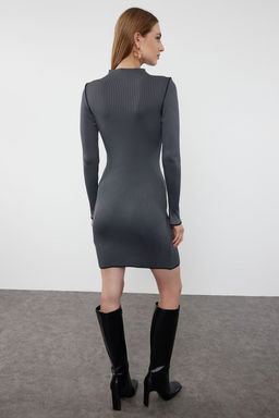 TRENDYOLMILLA Siyah Mini Triko Kontrast Renkli Elbise TWOAW24EL00041 фото 5