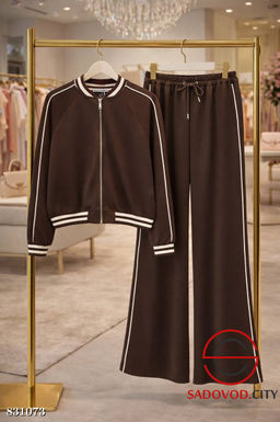 Спортивный женский костюм