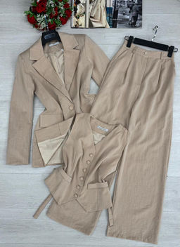 Костюм тройка