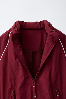 CAZADORA VIVOS CONTRASTE SPORTY / Burgundy - Zara фото 7