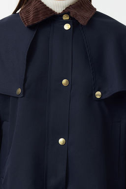 TRENDYOLMILLA Kahverengi Omuz ve Yaka Detayl? Pelerinli Oversize Ince Ceket Mont TWOAW25MO00206  фото 3