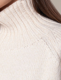 VILATTE / Свитер крупной вязки из уютной пряжи с ангорой и мохером  фото 4