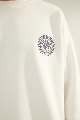 Ekru Oversize/Genis Kesim Cicek Nak?sl? Ici Polar/S?cak Tutan Sweatshirt TMNAW24SW00012