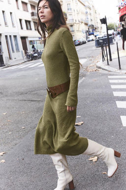HIGH-NECK KNIT DRESS