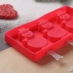 Форма для мороженого новогодняя Доляна Снеговик, силикон, 18?9?2 см, 3 ячейки, с палочками, красная