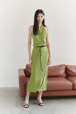 Yesil Kruvaze Baglama Detayl? V Yaka Esnek Midi Orme Elbise TWOSS25EL00479