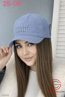 Кепка женская с логотипом