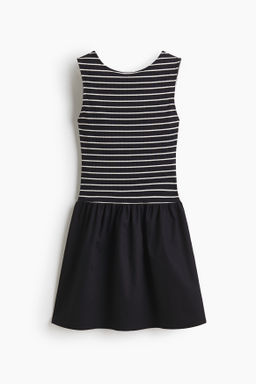 Vestido con falda acampanada