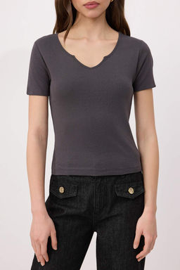 Antrasit D_z Fitted Ka__k Yaka Standart Kol Crop Pamuk Ribana _rme T-Shirt TWOSS26TS00203 - Trendyolmilla фото 3
