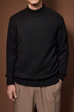 Siyah Relaxed Dik Yaka Duz Kazak TMNAW26KZ00013