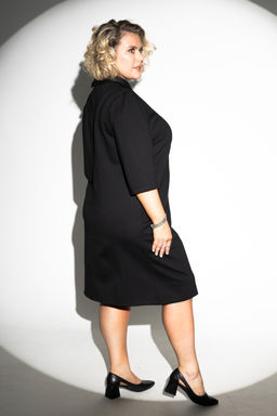 Платье с пайеточным воротом