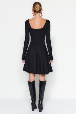 TRENDYOLMILLA Siyah Kare Yaka Etegi F?rf?rl? Bele Oturan Mini Orme Elbise TWOAW24EL00525 фото 6