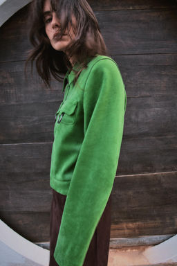 CHAQUETA CROP EFECTO ANTE / Verde manzana - Zara фото 3