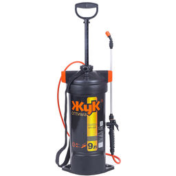 Опрыскиватель-распылитель садовый, пластмассовый 9л "Жук Оптима", пневматический, литьевой бак со съёмной крышкой, алюминиевый нетелескопический брандспойтер 65см, регулировка распыла: от струи до тумана, предохранительный клапан, мерная шкала, стекл