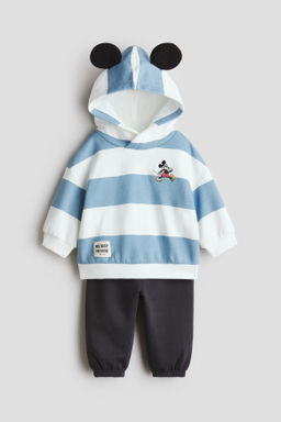 Conjunto de sudadera con capucha y joggers