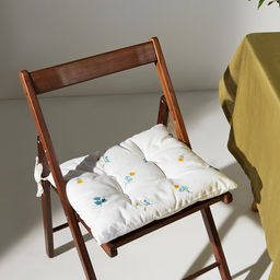 Подушка на стул Этель. Полевые цветочки, 42?42?7 см, белая