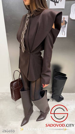 Акцентный пиджак с эффектными крыльями на плечах