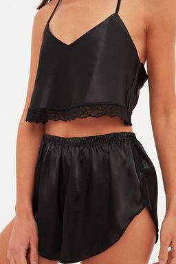 Trendyolmilla Siyah Dantelli Ip Ask?l? Crop Saten Sortlu Dokuma Pijama Tak?m? THMSS22PT0264 фото 4