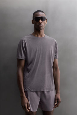 CAMISETA RUNNING ESTRUCTURA LIGERA / Morado Oscuro