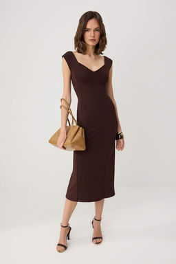 Kahverengi Bodycon Kalp Yaka Kal?n Ask?l? Kolsuz Midi Poliamid Orme Elbise TWOSS26EL00633