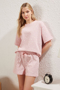 Trendyolmilla Pembe Papatya Desenli Waffle Kumas Sortlu Orme Pijama Tak?m? THMSS25PT00217