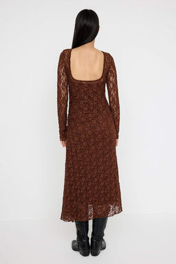 Kahverengi Dantel Bodycon Midi S?rt Dekolteli Astarl? Esnek Orme Elbise TWOAW26EL00016