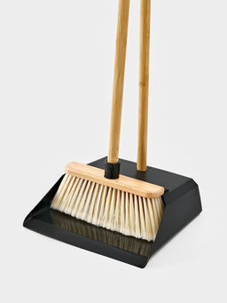 Щётка с совком Meli, бамбуковый держатель, 26×24×98 см, чёрная