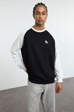 TRENDYOL MAN Siyah Oversize/Genis Kesim Reglan Kol Bask? Detayl? Renk Bloklu Sweatshirt TMNAW25SW00090 - Trendyolmilla фото 2
