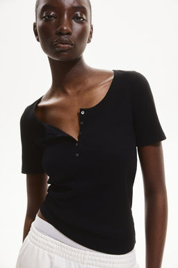 Camiseta de canale con cuello panadero