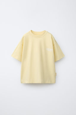 CONJUNTO CAMISETA Y BERMUDA TEXTO / Amarillo claro