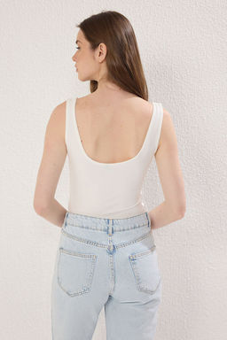 Ekru Kare Yaka Fitted/Vucuda Oturan Soft Touch/Yumusak C?tc?tl? Esnek Orme Body TWOSS24BD00001