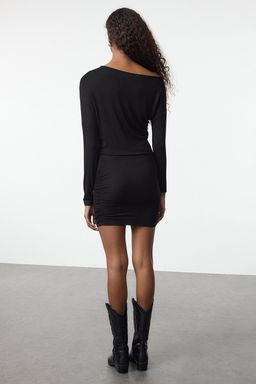 TRENDYOLMILLA Siyah Asimetrik Yaka Bodycone/Vucuda Oturan Mini Orme Elbise TWOAW25EL00595