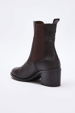 Kahverengi Kare BurunKad?n 8 cm Blok Topuklu Bot TAKAW26BO00114