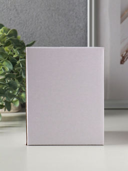 Фигурка светящаяся полистоун Белоснежный ангел с двухъярусным тортом, 7.7?8.5?11.5 см