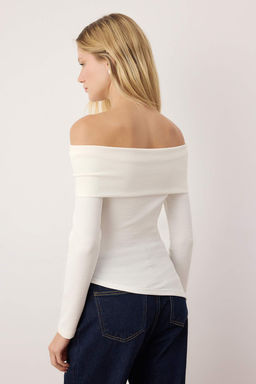 Ekru Carmen Yaka Asimetrik Fitted/Vucuda Oturan Orme Bluz TWOAW26BZ00255 - Trendyolmilla фото 4