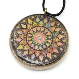 Кулон Мандала №4 из селенита круг 33мм на шнурке