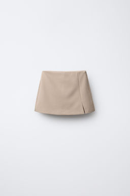 BERMUDA SKORT WITH SLIT