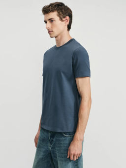 Базовая футболка slim fit / Zarina