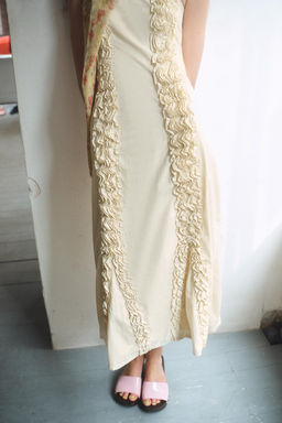 VESTIDO MIDI VOLANTES RELIEVE / Marfil - Zara фото 2