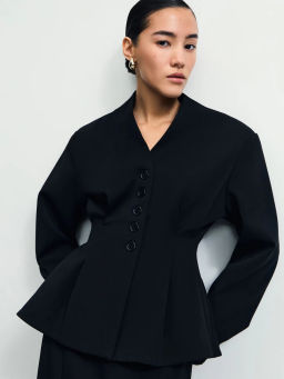 Приталенный жакет с вискозой в составе / Zarina