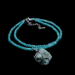 Бусы зеленые с подвеской из граненного камня кошачий глаз и пренит