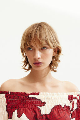 Blusa off-the-shoulder