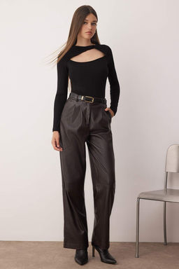 Siyah Cut Out Detayl? Vucuda Oturan Yumusak Tuseli Esnek Orme Bluz TWOAW26BZ00126