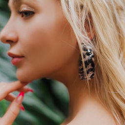 Серьги кольца QF Тёмный леопард d=4.5 см фото 3