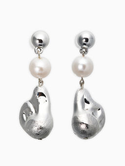 Серьги жемчуг "Борокко". цвет белый в серебре