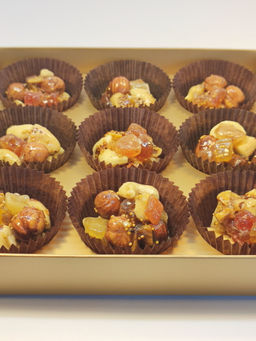 Gift Candies "Конфеты из цельных орехов с инжиром и папайей", 165 г (картонная упаковка)