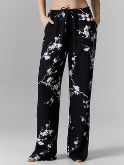 Брюки домашние женские черные с узором сакуры - Mark formelle фото 2