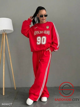 Спортивный женский костюм