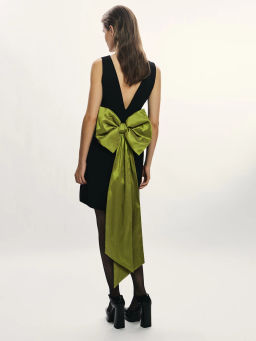 Платье-футляр с бантом на спине / Zarina